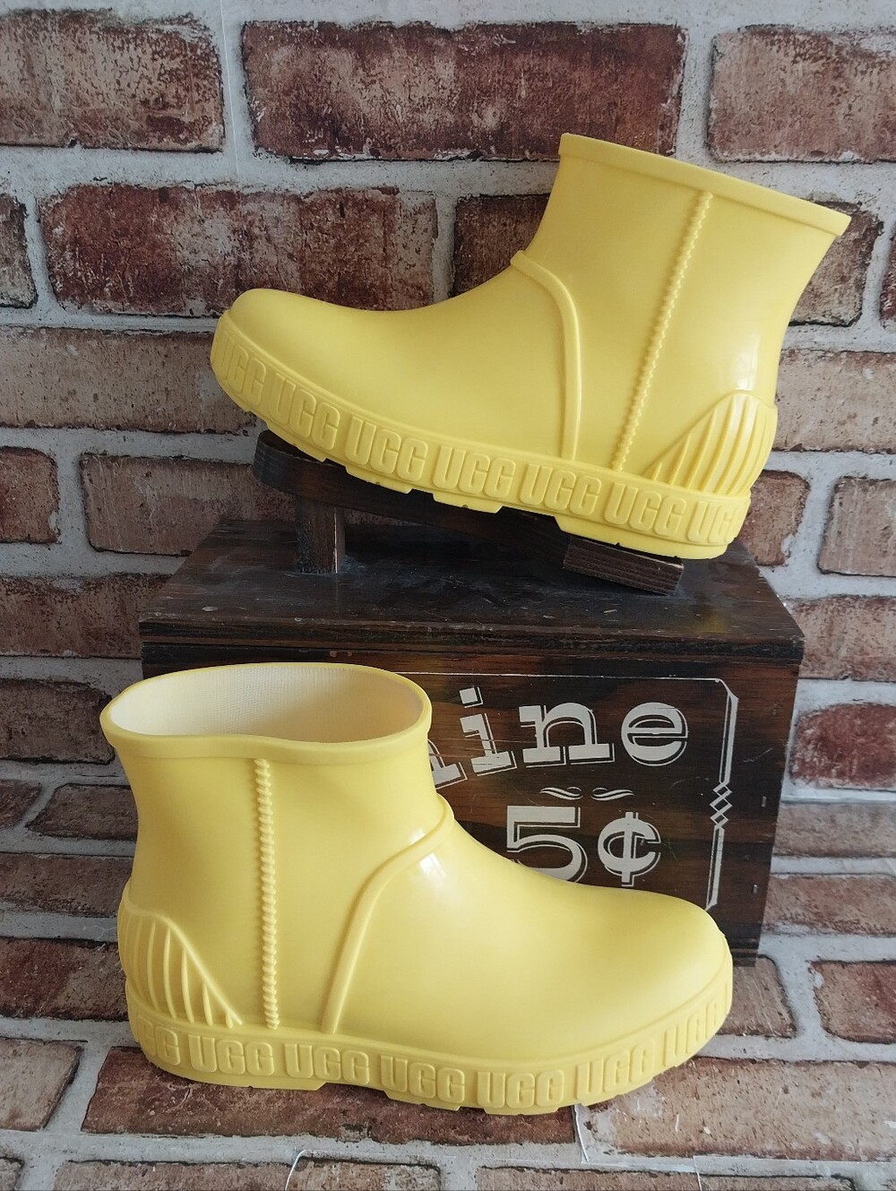 Pre-owned Ugg Drizlita Rain Boots